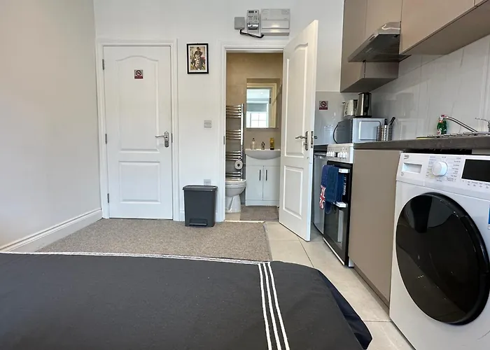 Bright Modern, Private Apartment,15 Mins To Central London