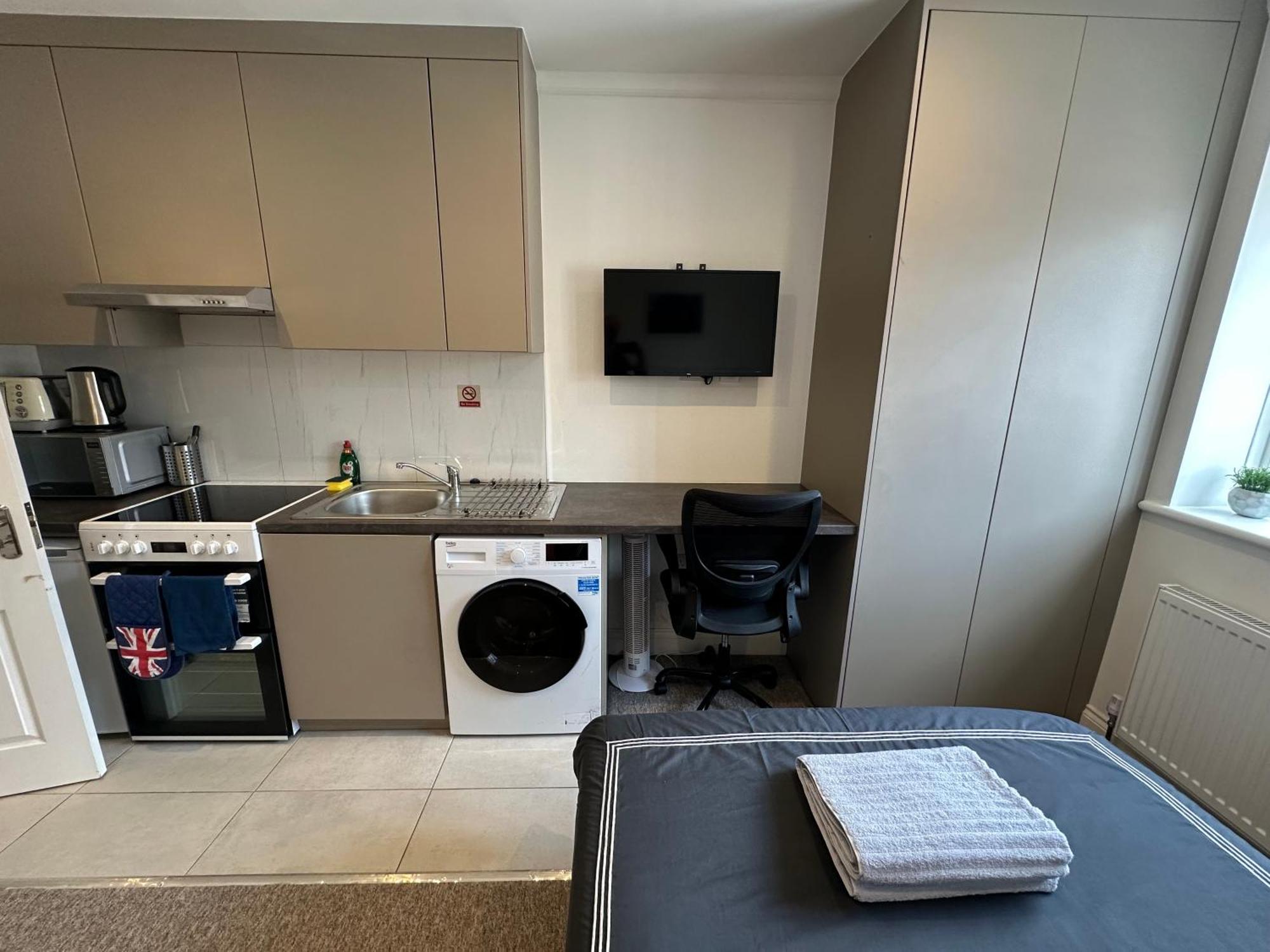 Bright Modern, Private Apartment,15 Mins To London * Hendon