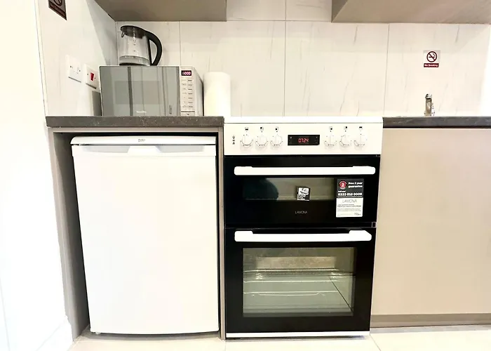 Bright Modern, Private Apartment,15 Mins To Central London