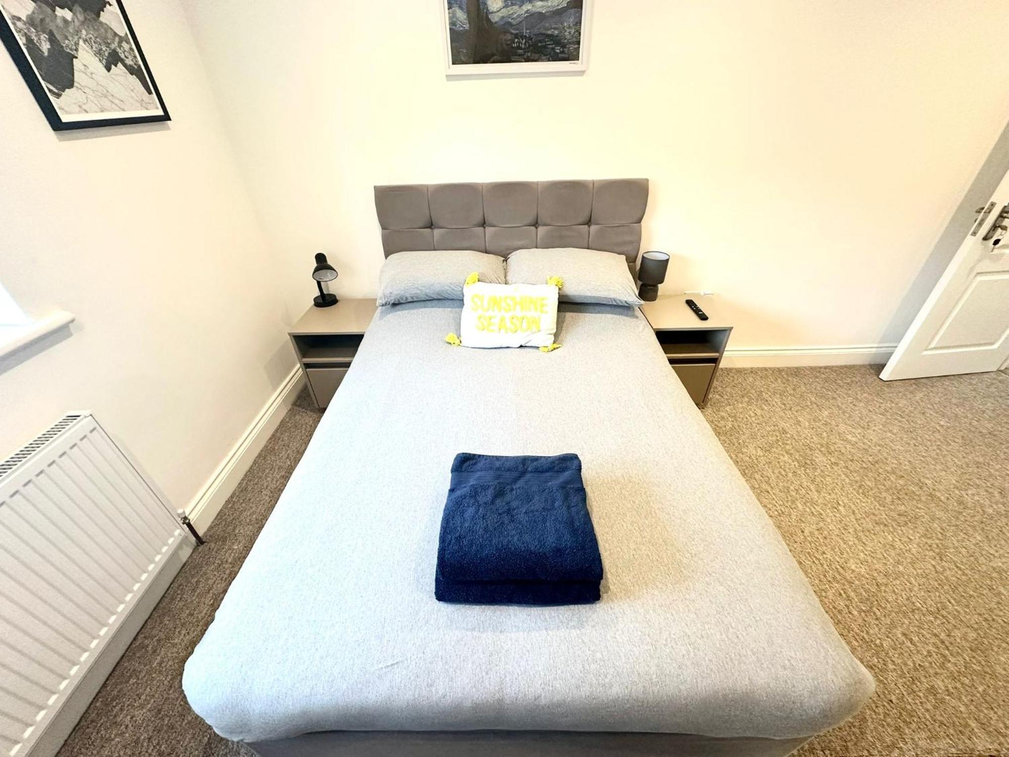 Bright Modern, Private Apartment,15 Mins To London *