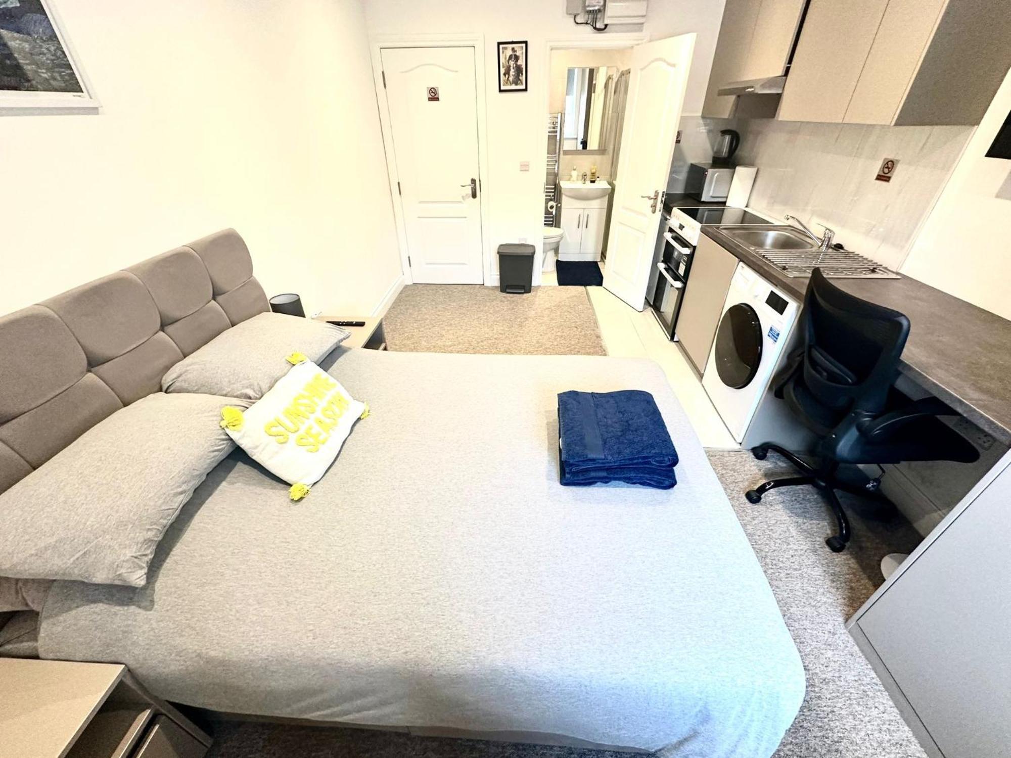 Bright Modern, Private Apartment,15 Mins To London Appartamento *