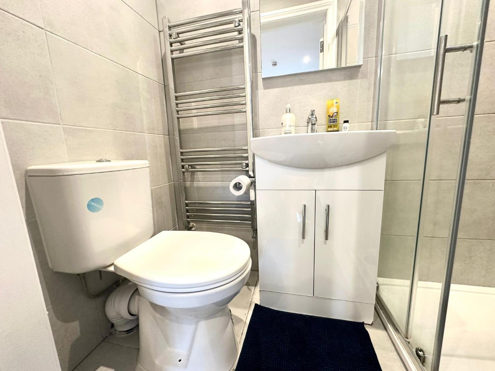 Апартаменты Bright Modern, Private Apartment,15 Mins To London *
