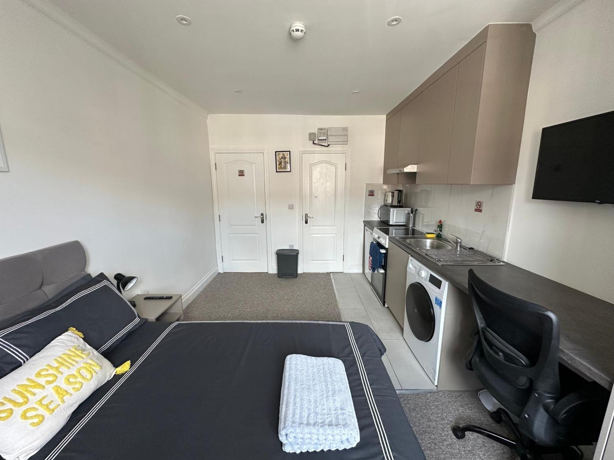 Апартаменты Bright Modern, Private Apartment,15 Mins To London *