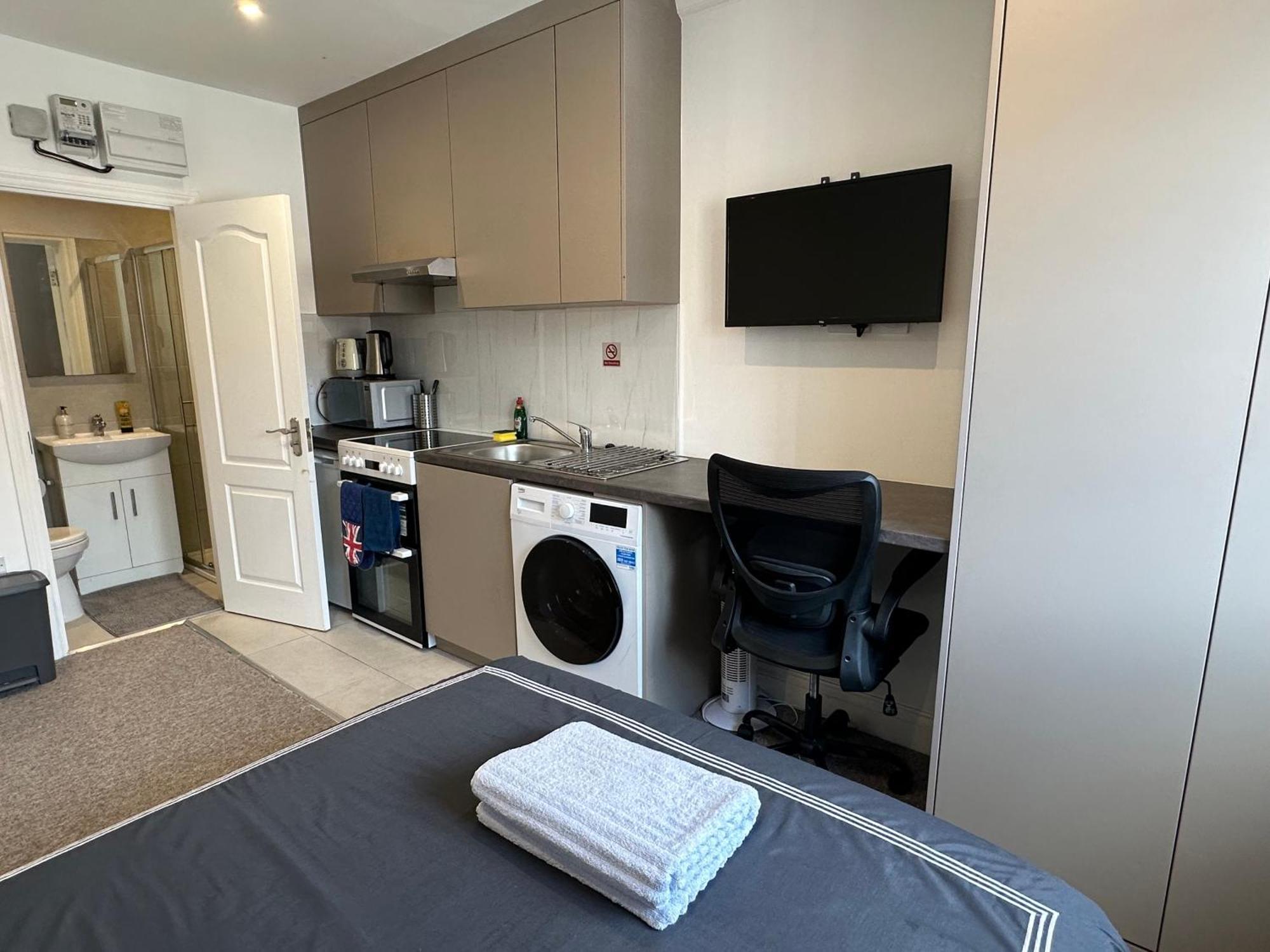 Bright Modern, Private Apartment,15 Mins To London Апартаменты *