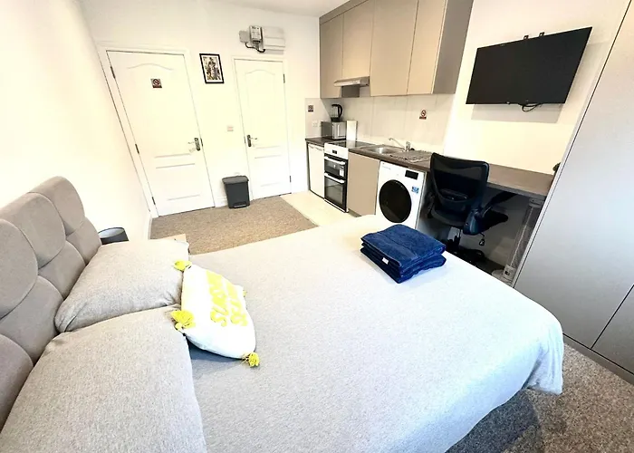 Bright Modern, Private Apartment,15 Mins To Central London