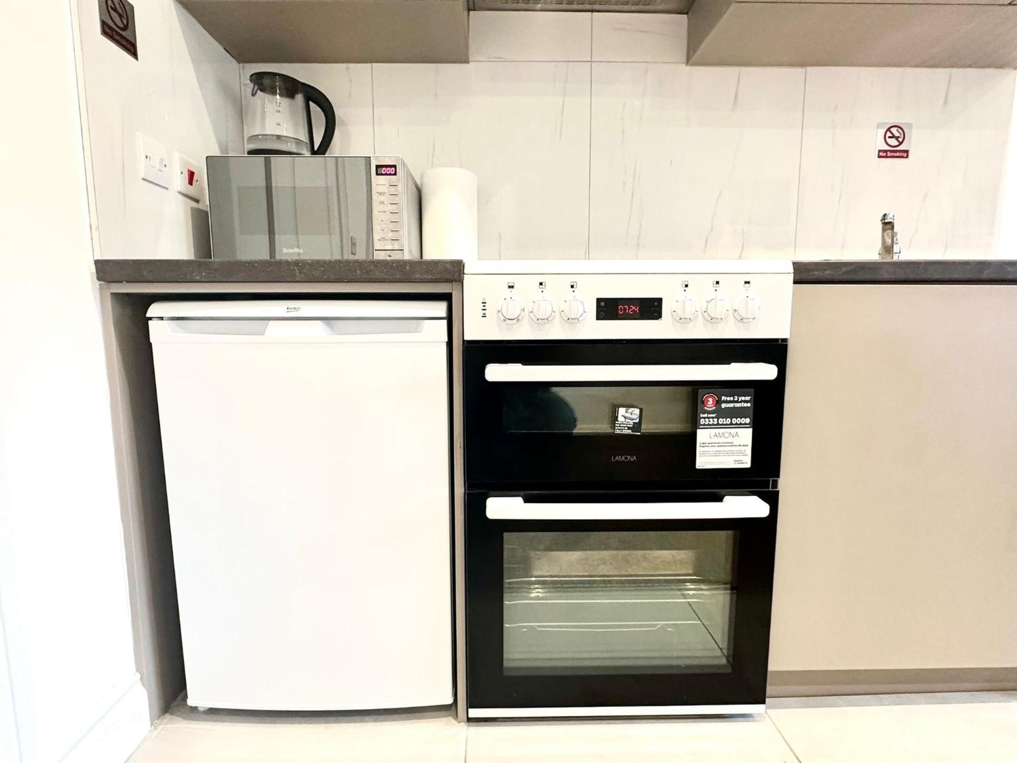 Apartment Bright Modern, Private Apartment,15 Mins To London